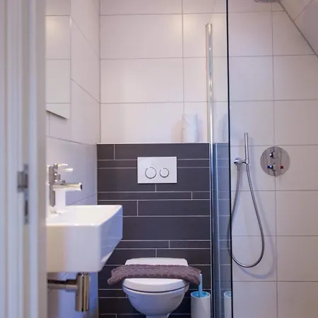 Kuwadro Jordaan Pensionat 3*